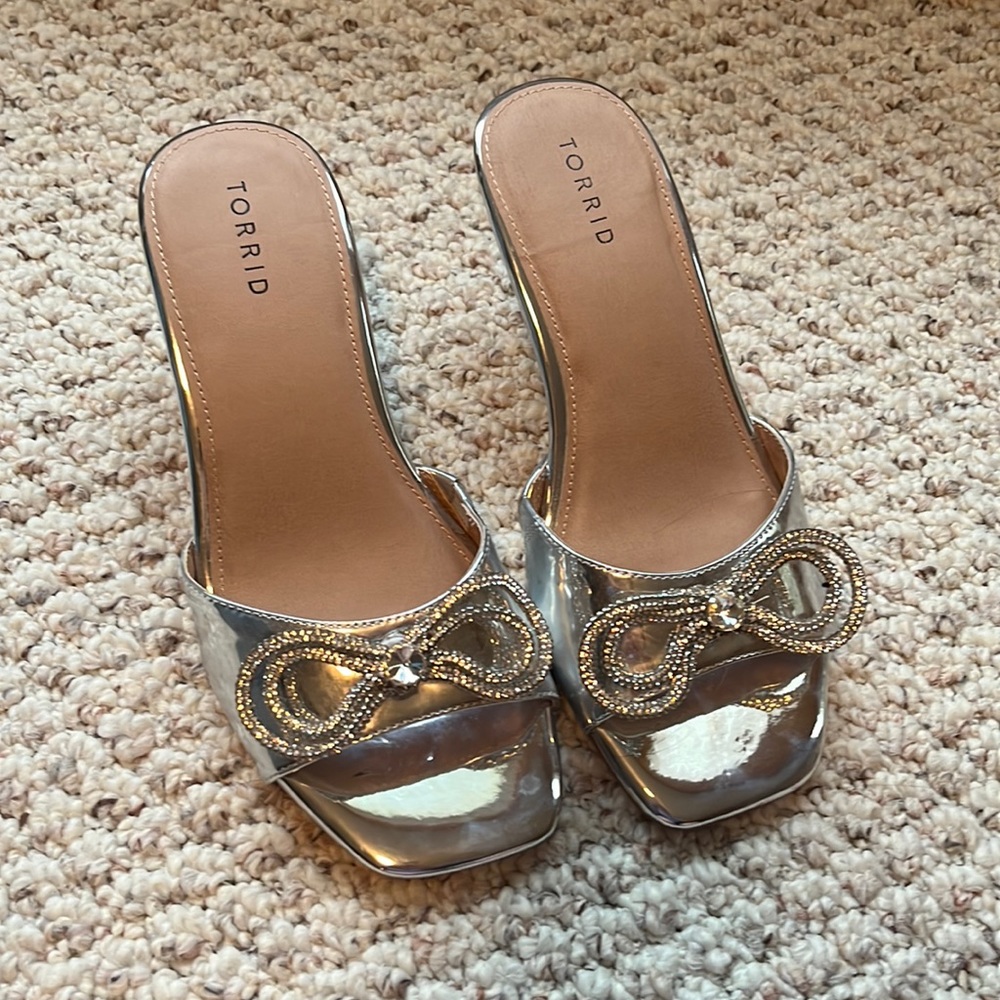 Torrid 9 Wide Width silver sandals with slight heel